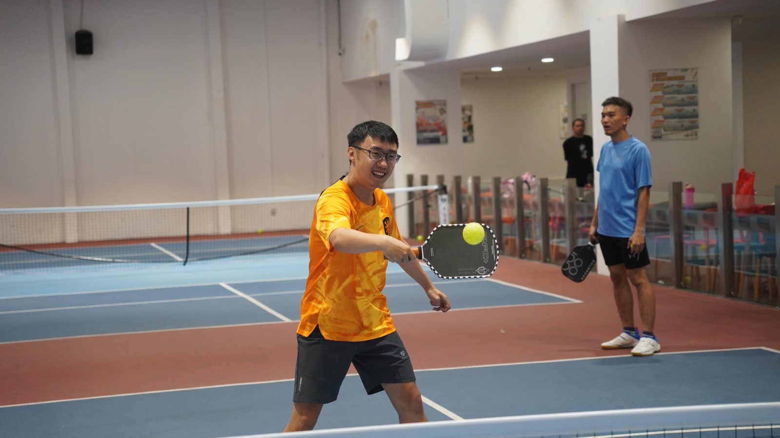 How to Beat a Banger Pickleball: Strategies for Neutralizing Hard Hitters